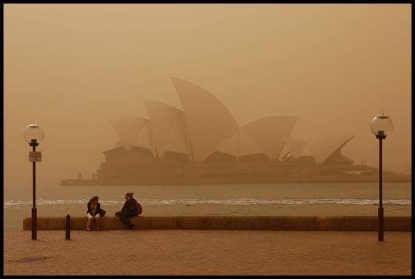 dust hides the Opera House in Sydney's dust storm of 23 September 2009